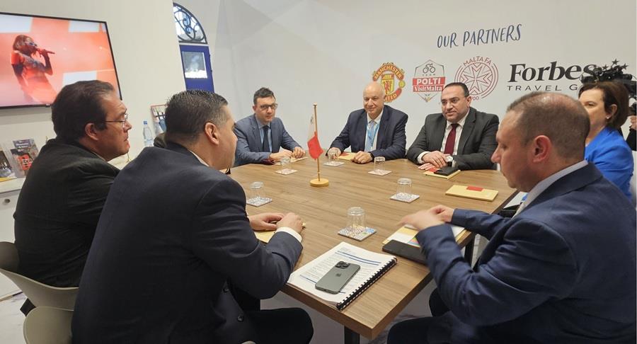ΚΟΥΜΗΣ ΕΠΑΦΕΣ ΒΕΡΟΛΙΝΟ