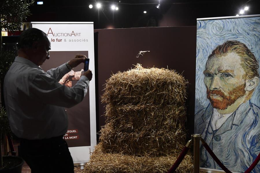 Van Gogh gun goes under the hammer
