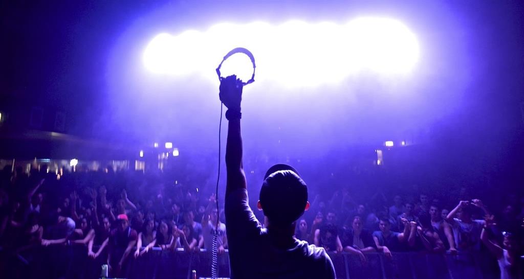 DJ